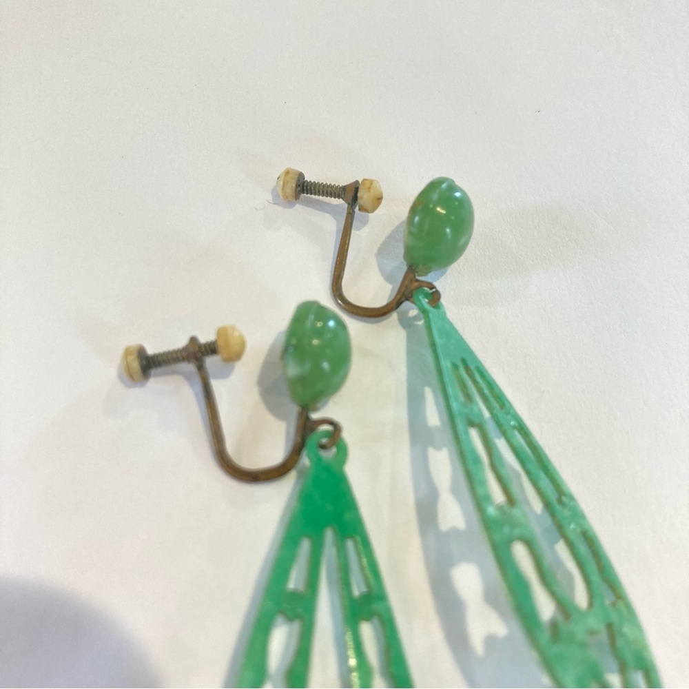 Vintage antique 1920s celluloid green dangle drop vintage screw back earrings - Picture 10 of 13